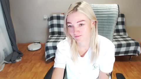 Snapshot of puma_ma chatting on 11/26/25, 04:57 Polly online show from 11/26/25, 04:57