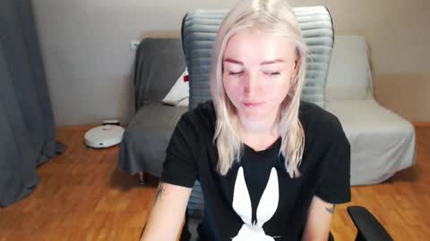 Polly online show from 12/17/25, 03:34