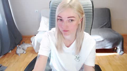 Polly online show from 03/23/26, 06:06