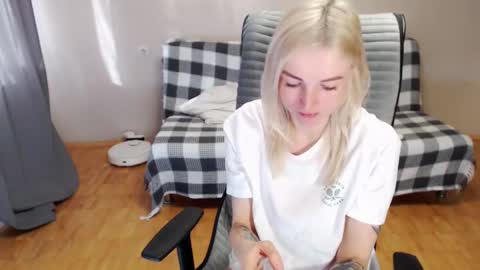 Polly online show from 03/31/26, 04:02