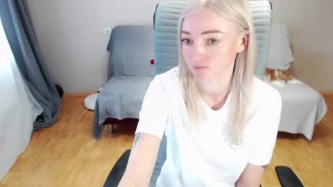 Polly online show from 04/19/26, 06:35