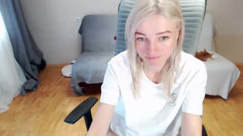 Snapshot of puma_ma chatting on 04/20/26, 06:38 Polly online show from 04/20/26, 06:38