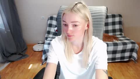 Snapshot of puma_ma chatting on 05/17/26, 06:11 Polly online show from 05/17/26, 06:11