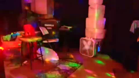 Snapshot of punkrunr083 chatting on 09/17/25, 08:49 punkrunr083 online show from 09/17/25, 08:49