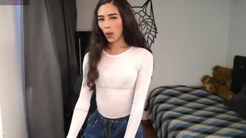 Snapshot of pupi_wolf chatting on 04/09/26, 04:01 Cris online show from 04/09/26, 04:01