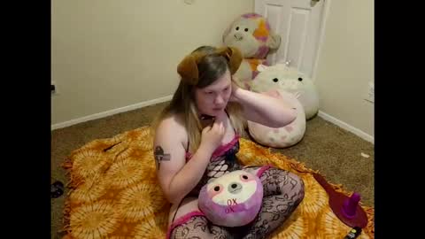 Snapshot of puppygirllovestobeg chatting on 04/26/26, 06:33 puppygirllovestobeg online show from 04/26/26, 06:33
