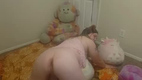 Snapshot of puppygirllovestobeg chatting on 05/26/26, 06:42 puppygirllovestobeg online show from 05/26/26, 06:42