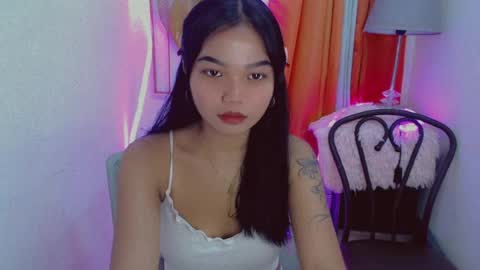 Snapshot of pure_asian_beauty chatting on 07/24/26, 04:43 zarah online show from 07/24/26, 04:43