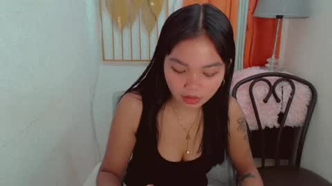 Snapshot of pure_asian_beauty chatting on 07/25/26, 04:43 zarah online show from 07/25/26, 04:43