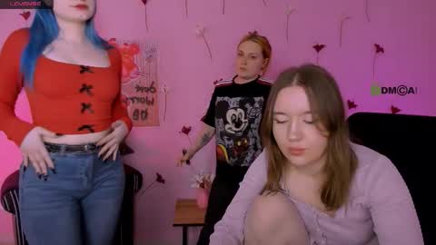 Snapshot of pure_radiance chatting on 03/26/26, 09:59 Ask me3 online show from 03/26/26, 09:59