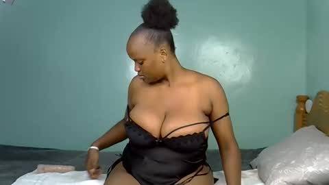 Snapshot of pure_seductive1202 chatting on 04/13/26, 11:43 Essy online show from 04/13/26, 11:43