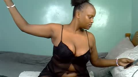 Snapshot of pure_seductive1202 chatting on 04/20/26, 11:35 Essy online show from 04/20/26, 11:35