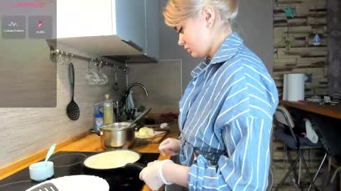 Katty online show from 10/25/25, 01:40