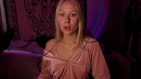 Snapshot of pureeangel chatting on 04/07/26, 02:06 Megan online show from 04/07/26, 02:06