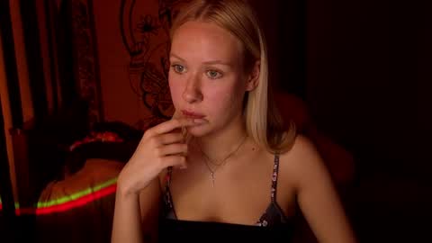 Snapshot of pureeangel chatting on 04/10/26, 04:55 Megan online show from 04/10/26, 04:55