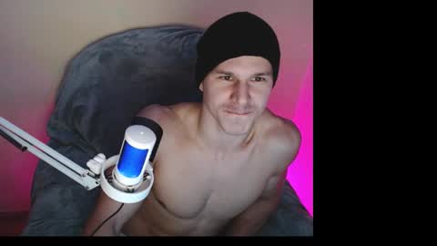 Snapshot of puremenshape chatting on 11/18/25, 05:28 puremenshape online show from 11/18/25, 05:28