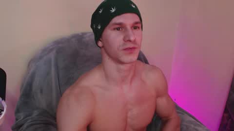 Snapshot of puremenshape chatting on 11/22/25, 06:29 puremenshape online show from 11/22/25, 06:29