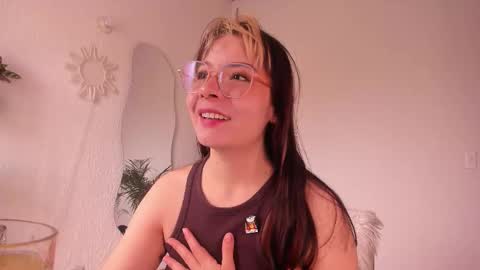 Snapshot of purple_opal chatting on 03/12/26, 05:08 Vero online from Tuesday to Sunday online show from 03/12/26, 05:08