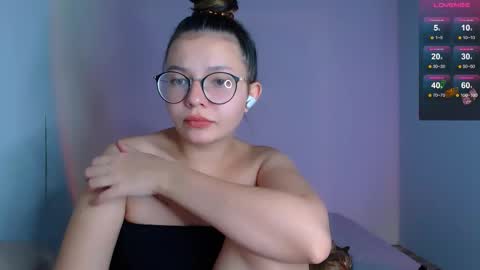 Snapshot of purple_peach chatting on 09/16/25, 11:22 Carolyn online show from 09/16/25, 11:22