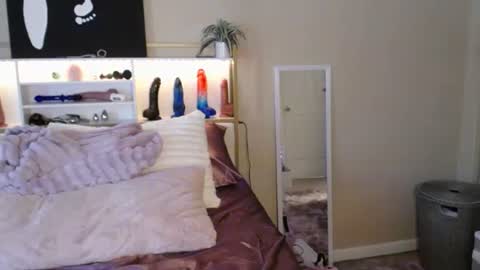 Purple online show from 10/09/25, 03:54