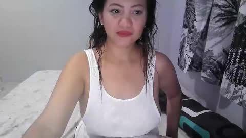 Snapshot of purpledust06 chatting on 12/15/25, 01:37 Athena online show from 12/15/25, 01:37