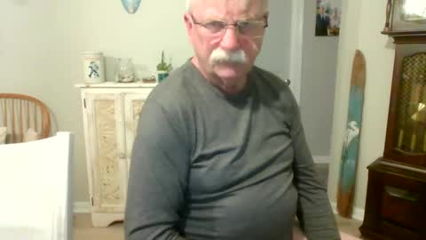 Snapshot of purpleshroom chatting on 02/19/25, 04:34 purpleshroom online show from 02/19/25, 04:34