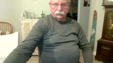 Snapshot of purpleshroom chatting on 02/20/25, 04:50 purpleshroom online show from 02/20/25, 04:50