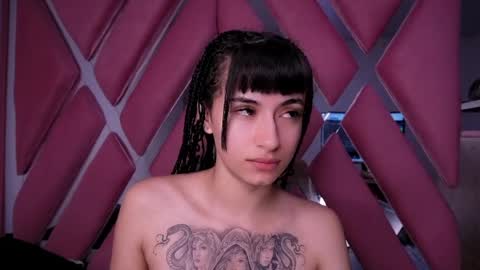 Snapshot of purplesnake_ chatting on 04/14/26, 01:33 Alynn online show from 04/14/26, 01:33