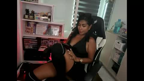 Snapshot of pussycash chatting on 04/27/26, 11:25 POCCA online show from 04/27/26, 11:25