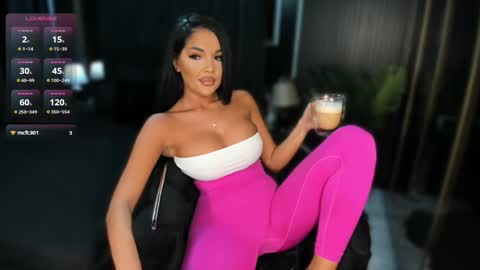 Snapshot of pussydollxx chatting on 10/16/25, 07:37 Andreea online show from 10/16/25, 07:37