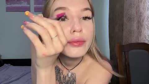 Snapshot of pussymoneywet chatting on 09/15/25, 06:02 Lina online show from 09/15/25, 06:02