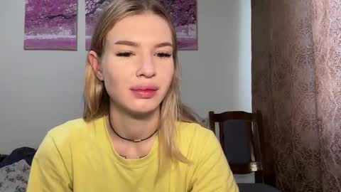 Snapshot of pussymoneywet chatting on 09/20/25, 05:30 Lina online show from 09/20/25, 05:30