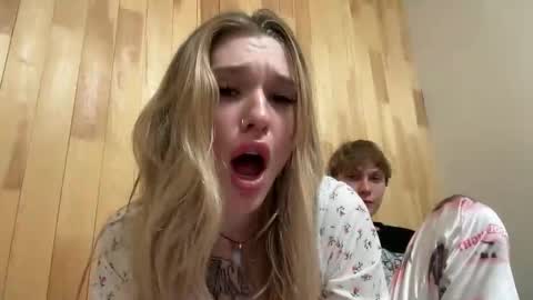 Snapshot of pussymoneywet chatting on 09/23/25, 08:23 Lina online show from 09/23/25, 08:23