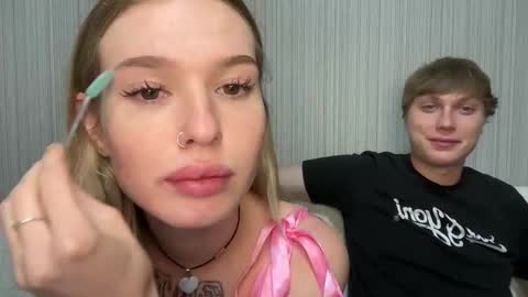 Snapshot of pussymoneywet chatting on 11/22/25, 06:18 Lina online show from 11/22/25, 06:18