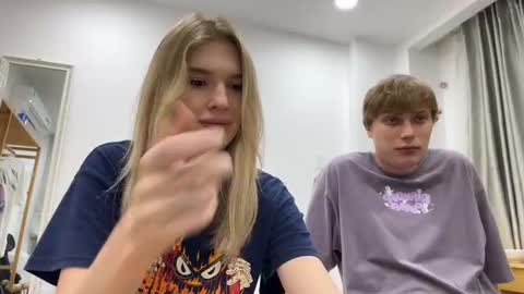 Snapshot of pussymoneywet chatting on 11/30/25, 06:34 Lina online show from 11/30/25, 06:34