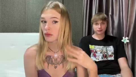 Snapshot of pussymoneywet chatting on 12/19/25, 05:42 Lina online show from 12/19/25, 05:42