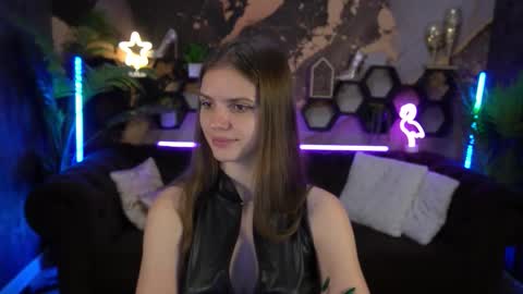 Snapshot of pussyonluck chatting on 09/26/25, 07:45 Ellie online show from 09/26/25, 07:45