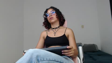 Snapshot of putakusan chatting on 12/25/24, 03:18 Izumi online show from 12/25/24, 03:18