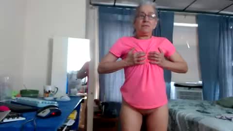 Snapshot of putiputi4u chatting on 06/19/26, 02:10 putiputi4u online show from 06/19/26, 02:10
