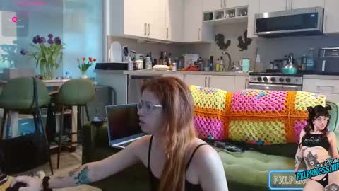 Snapshot of pxlprncss chatting on 09/11/25, 12:00 Jenna Gee online show from 09/11/25, 12:00
