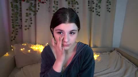 Snapshot of pyro_flerrr chatting on 09/19/25, 06:52 Ava online show from 09/19/25, 06:52