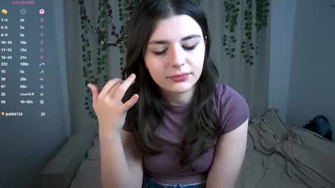 Snapshot of pyro_flerrr chatting on 10/23/25, 09:13 Ava online show from 10/23/25, 09:13