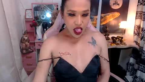 Snapshot of pythoncock4u chatting on 01/17/26, 02:44 Queen Agatha online show from 01/17/26, 02:44