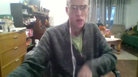 Snapshot of q2phq2ph chatting on 10/29/25, 12:35 q2phq2ph online show from 10/29/25, 12:35