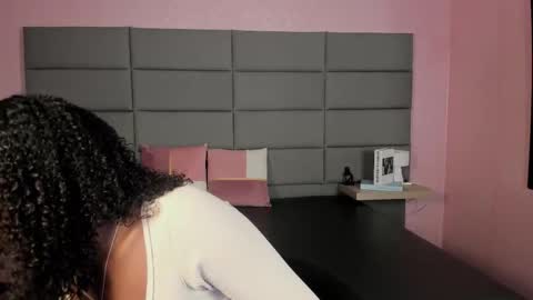 Snapshot of qeen_black2 chatting on 11/30/25, 01:48 Keyla Queen Black online show from 11/30/25, 01:48