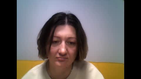 Snapshot of qenau22 chatting on 02/19/25, 03:05 Anna online show from 02/19/25, 03:05