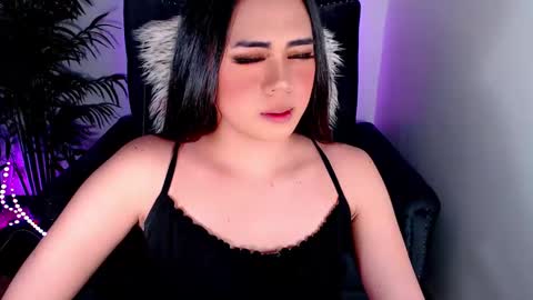 Snapshot of qt_luna18 chatting on 12/16/24, 12:49 qt_luna18 online show from 12/16/24, 12:49