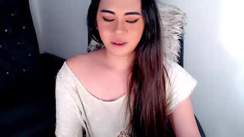 Snapshot of qt_luna18 chatting on 12/18/24, 02:28 qt_luna18 online show from 12/18/24, 02:28