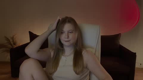 Snapshot of qt_nymph chatting on 02/02/25, 09:45 Ariel online show from 02/02/25, 09:45