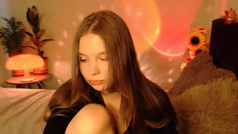 Snapshot of qt_nymph chatting on 10/31/25, 01:01 Ariel online show from 10/31/25, 01:01